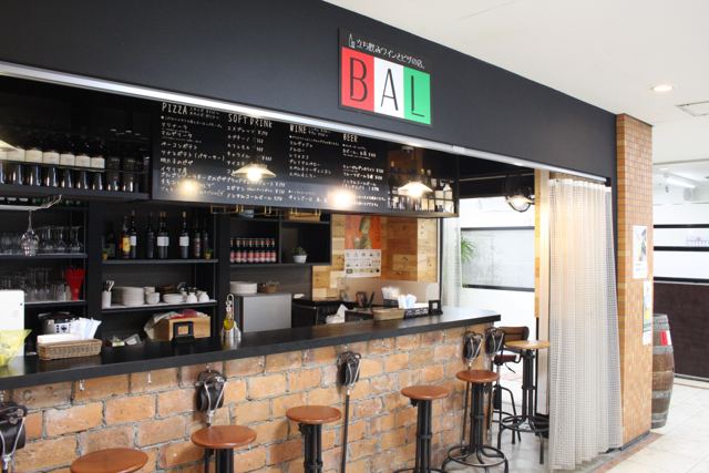立ち飲みワインとピザの店。BAL