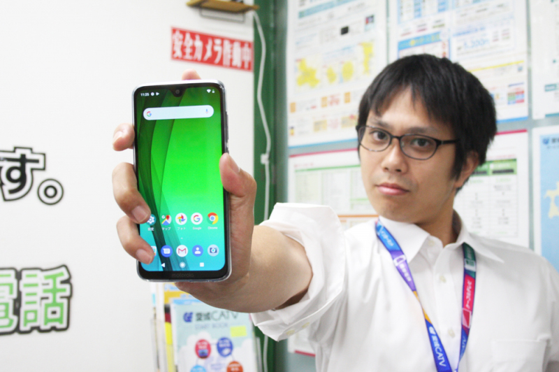スタイリッシュなデザインのモトローラ製スマホ
